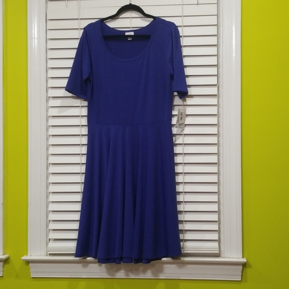LuLaRoe Dresses & Skirts - Lularoe Nicole Dress